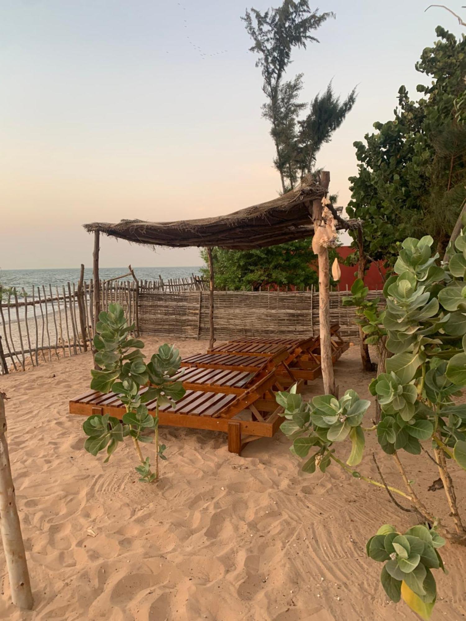 Case Beach Ngalou Sessene Екстериор снимка